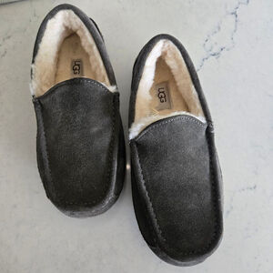 Men's UGG Gray Suede Ascot Slippers w/ White Shearling Lining Size 7 SN 1101110